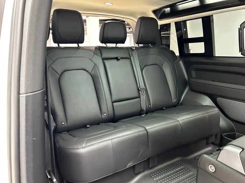 Land Rover Defender 2024 90 2.0T P300 S купить на сайте DeffCars
