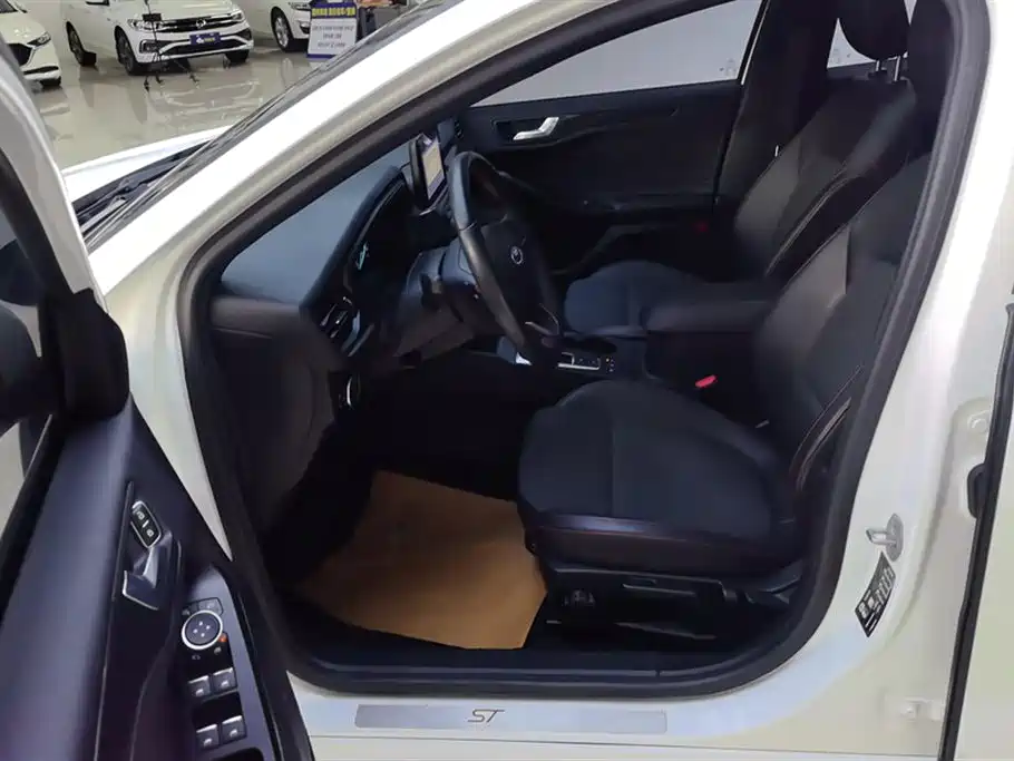 Focus 2020 Hatchback EcoBoost 180 Automatic ST Line купить на сайте DeffCars