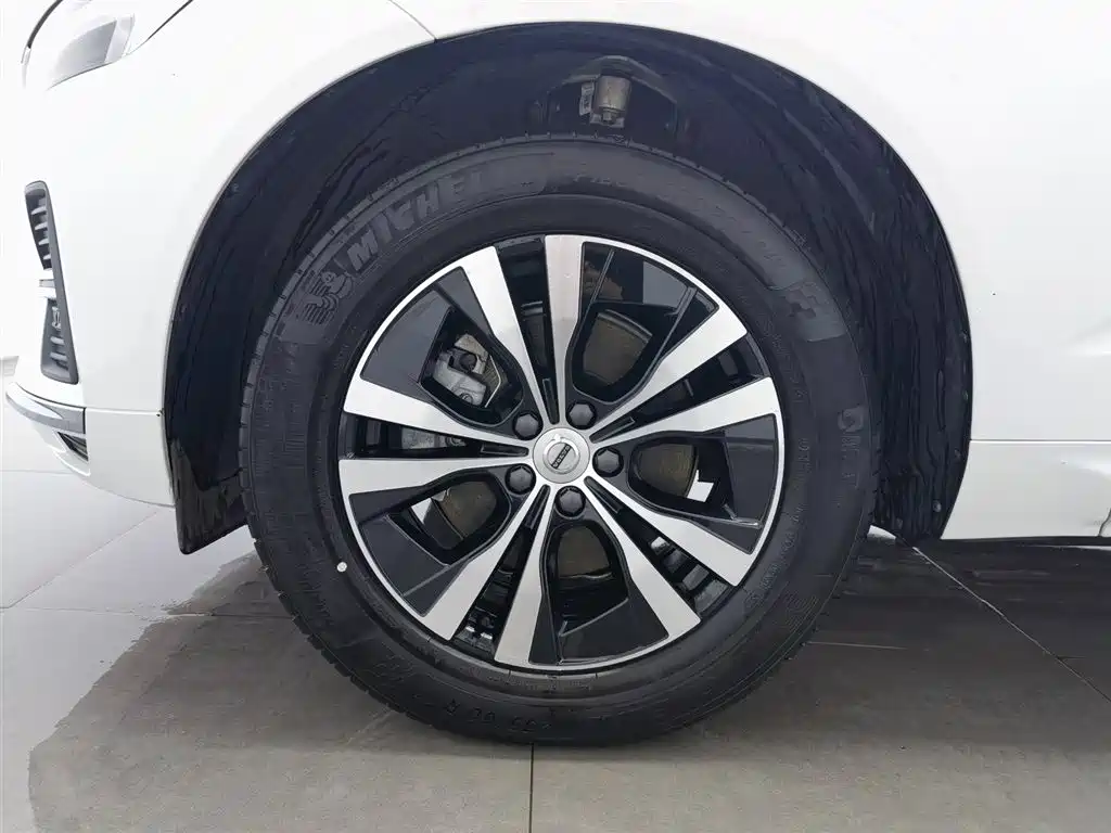 Volvo XC60 2023 B5 four-wheel drive Zhiyi Luxury Edition купить на сайте DeffCars
