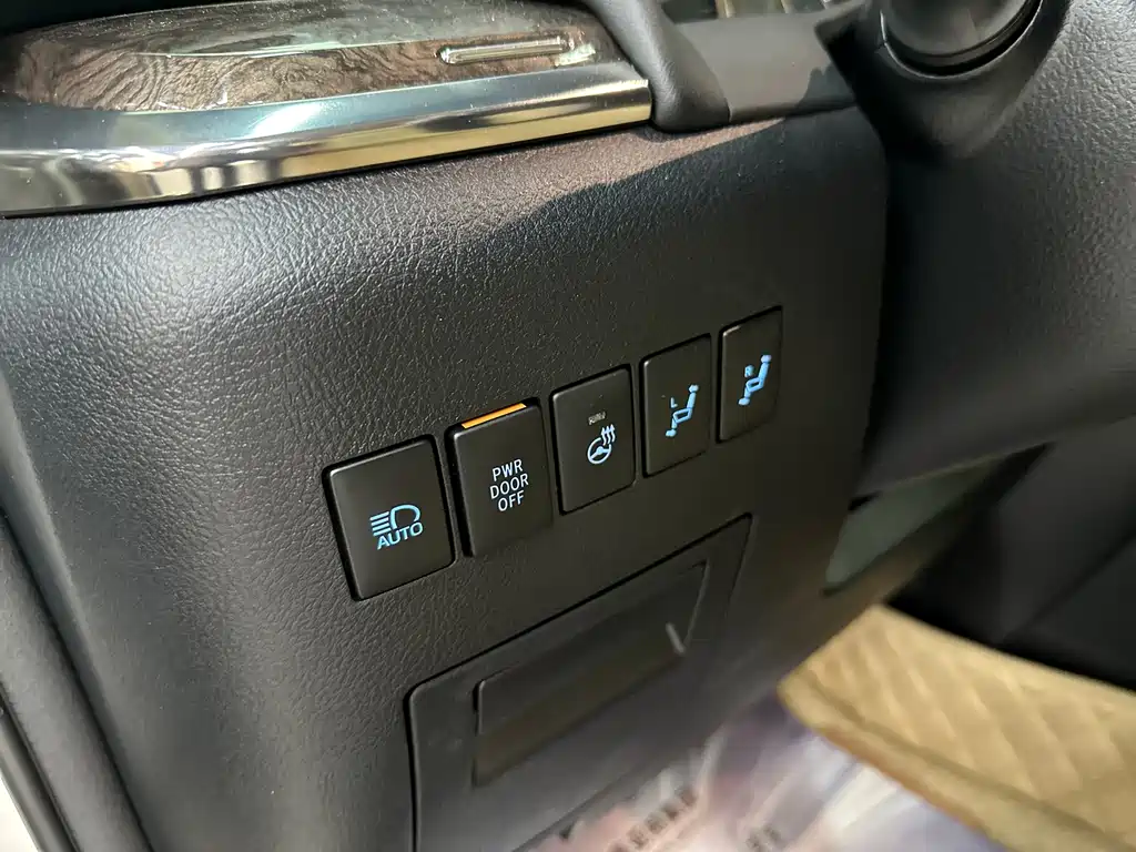 Wilfa 2021 Crown Dual Engine 2.5L HV Premium Edition купить на сайте DeffCars