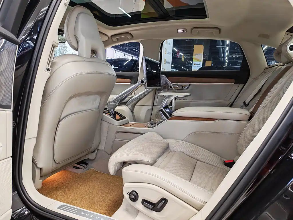 Volvo S90 Plug-in Hybrid 2019 T8 E-Drive Hybrid Honor Edition 3 Seats National VI купить на сайте DeffCars