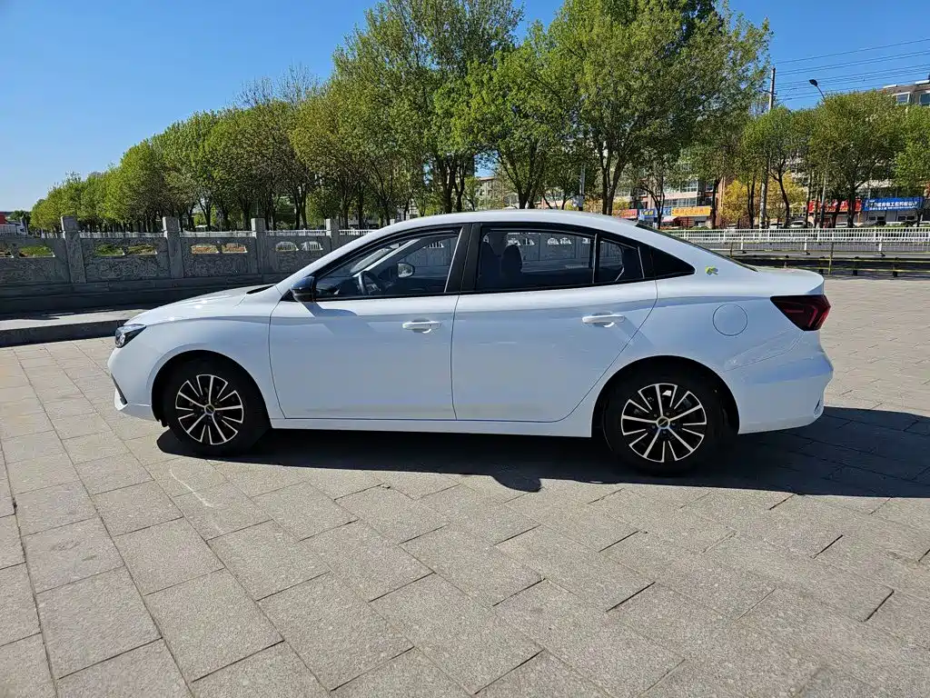 Roewe i5 2021 1.5L CVT Platinum Edition купить на сайте DeffCars