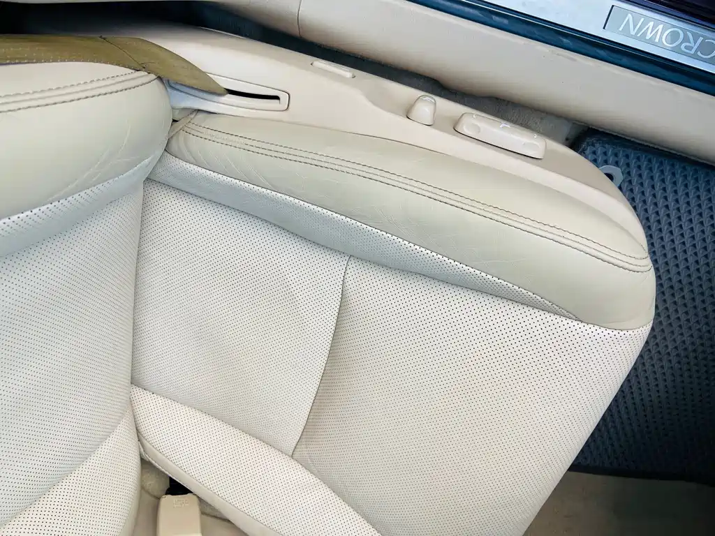 Crown 2012 2.5L Royal Leather Edition купить на сайте DeffCars