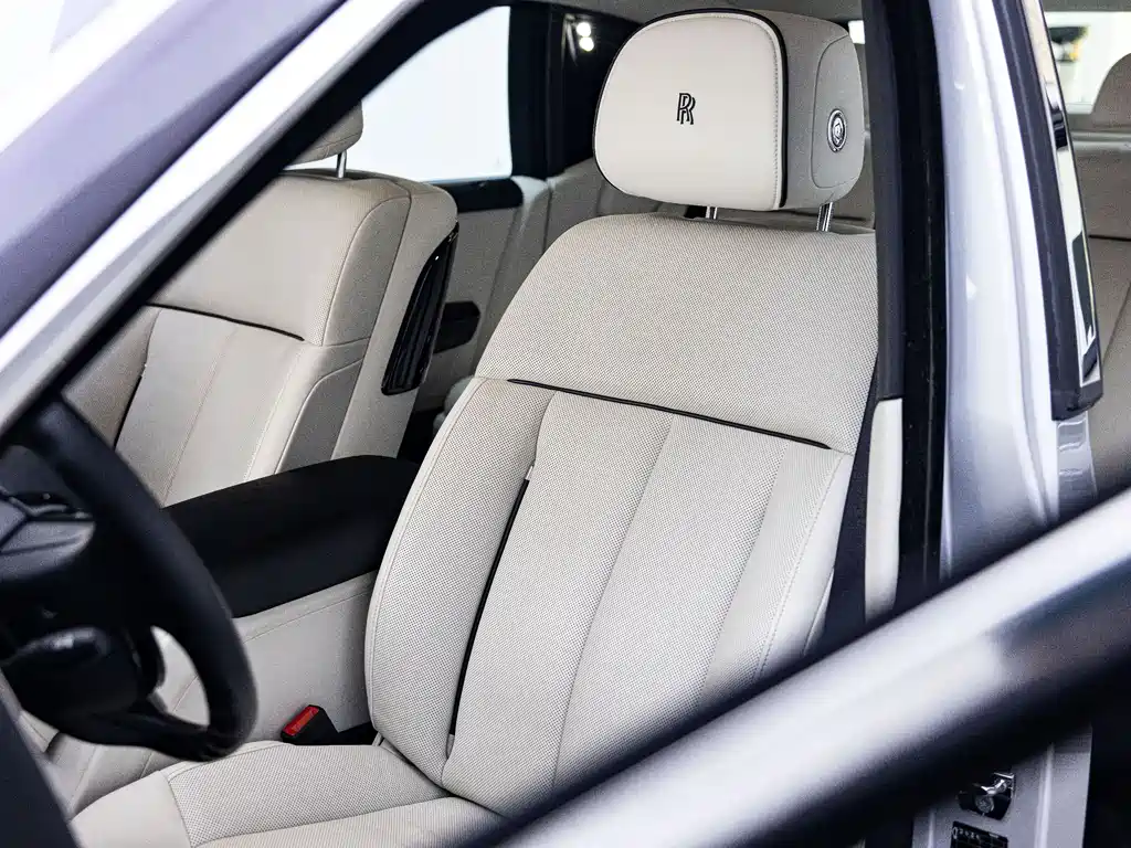 Phantom 2018 6.7T long wheelbase version купить на сайте DeffCars