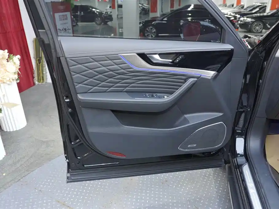 Hongqi HS5 2022 facelift 2.0T Zhilian Qixiang four-wheel drive version купить на сайте DeffCars