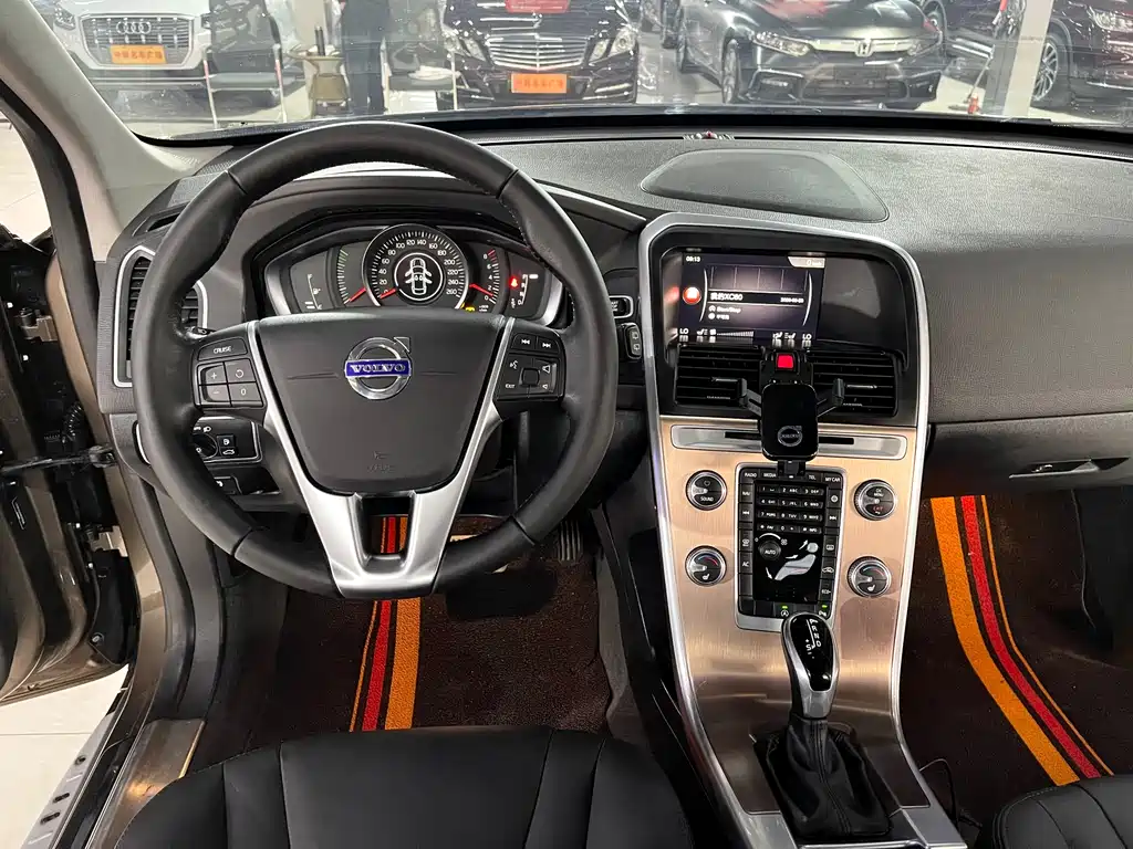 Volvo XC60 2017 T5 Smart Edition купить на сайте DeffCars