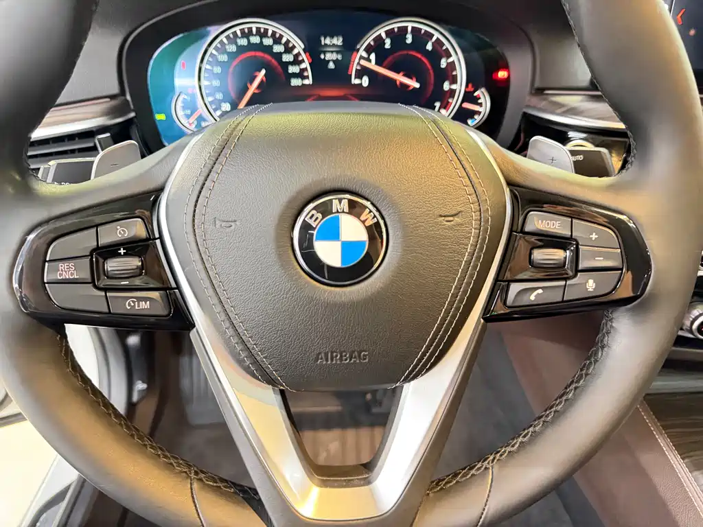 BMW 5 Series 2018 530Li Leading Luxury Package купить на сайте DeffCars
