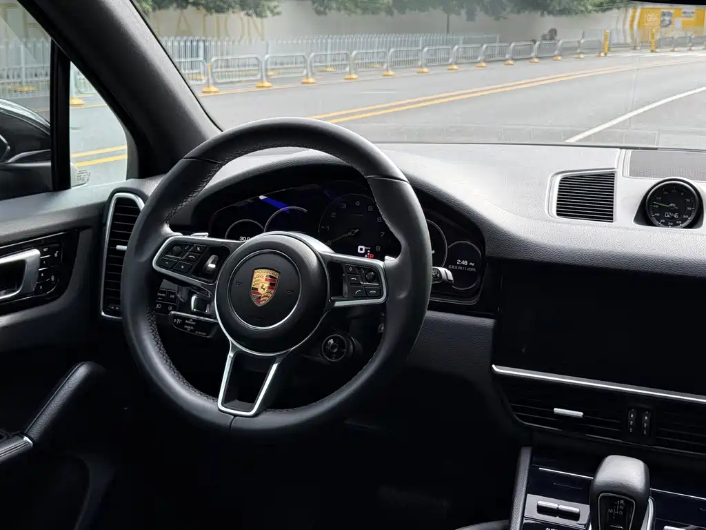 Cayenne New Energy 2019 Cayenne E-Hybrid 2.0T купить на сайте DeffCars