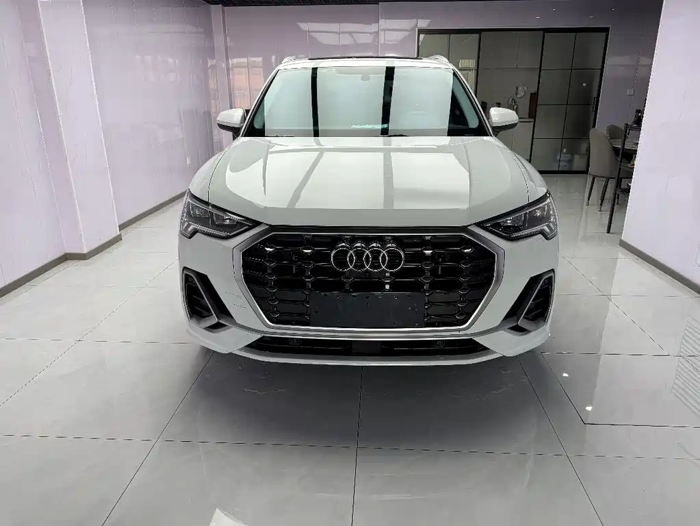 Audi Q3 2022 35 TFSI Fashionable and Dynamic купить на сайте DeffCars
