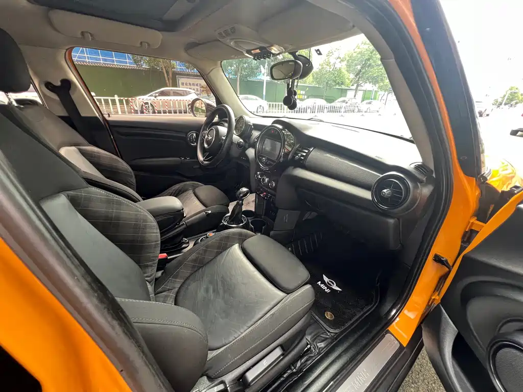 Mini 2015 1.5T Cooper Fun 5-Door Edition купить на сайте DeffCars
