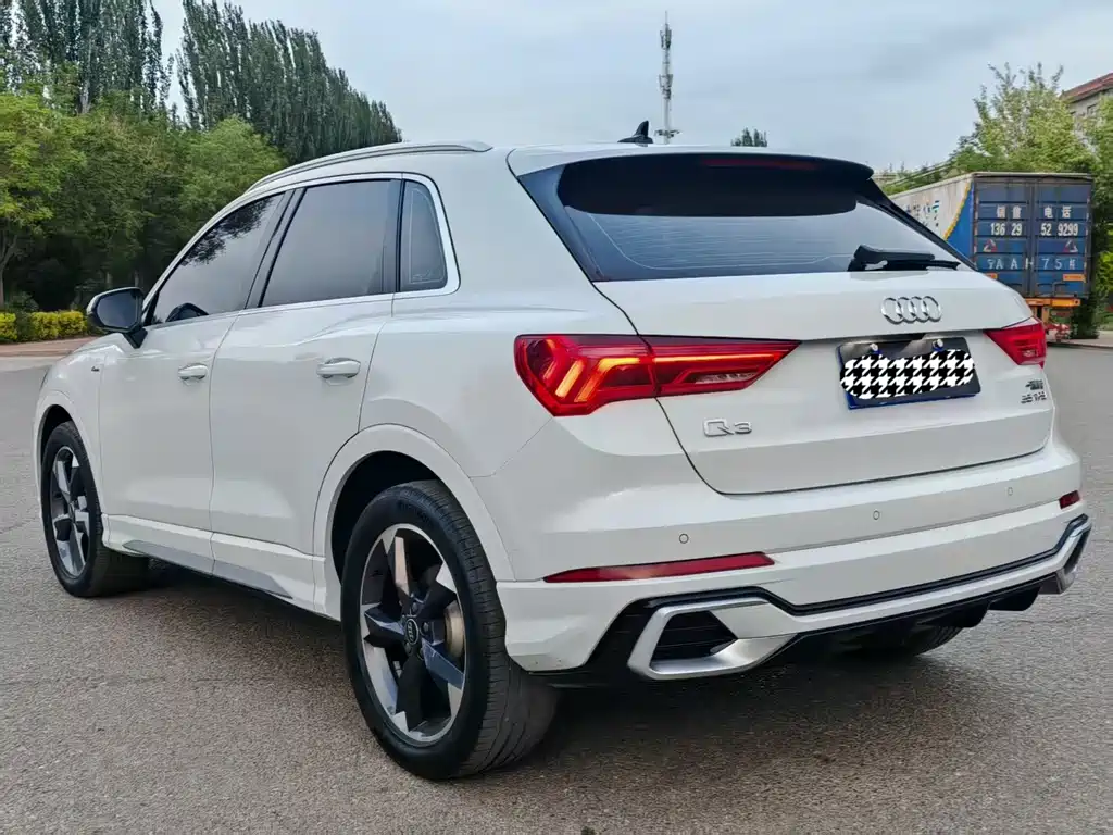Audi Q3 2024 35 TFSI fashionable and dynamic купить на сайте DeffCars