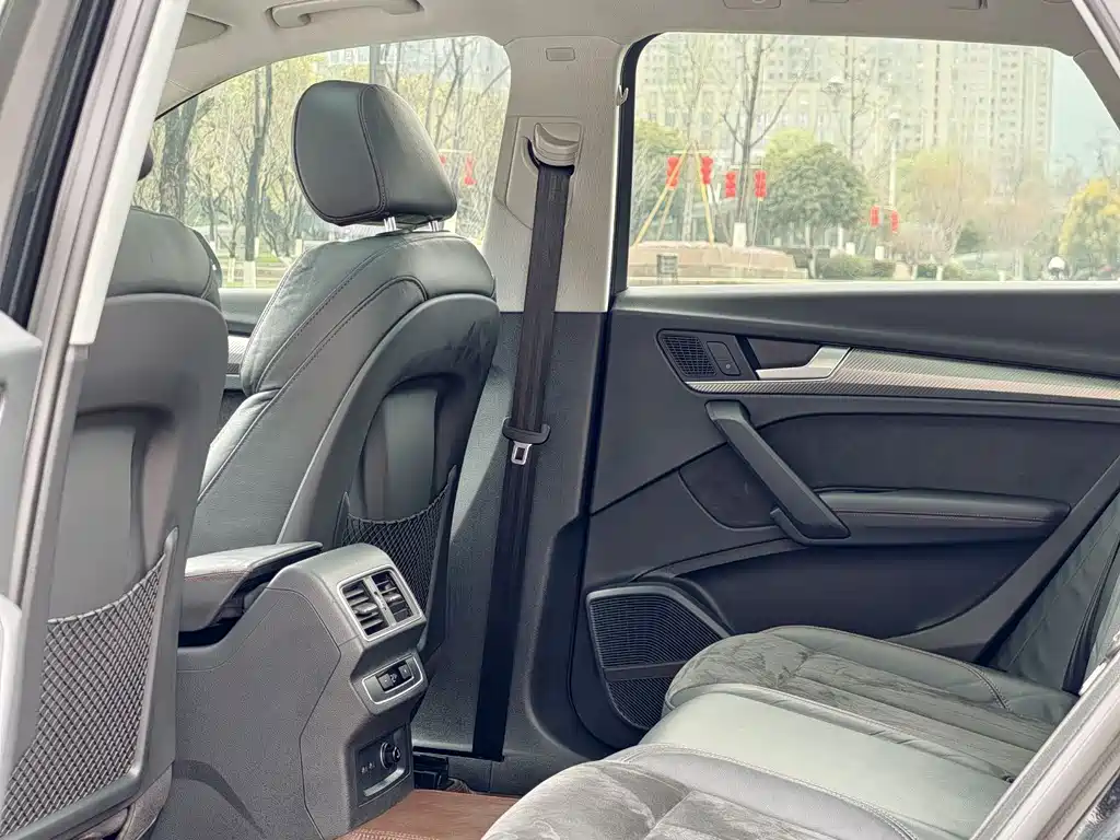 Audi Q5L 2020 45 TFSI exclusive sports model купить на сайте DeffCars