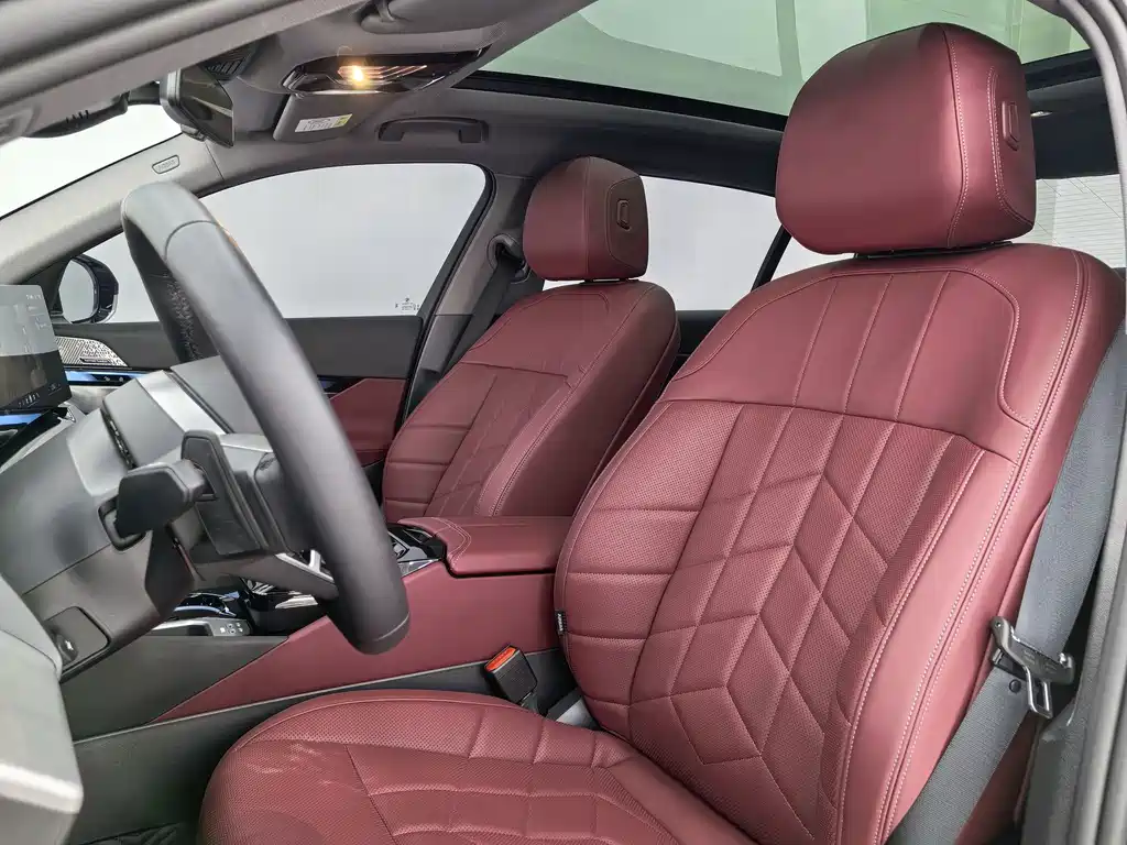 BMW 5 Series 2025 530Li Leading M Sports Package купить на сайте DeffCars