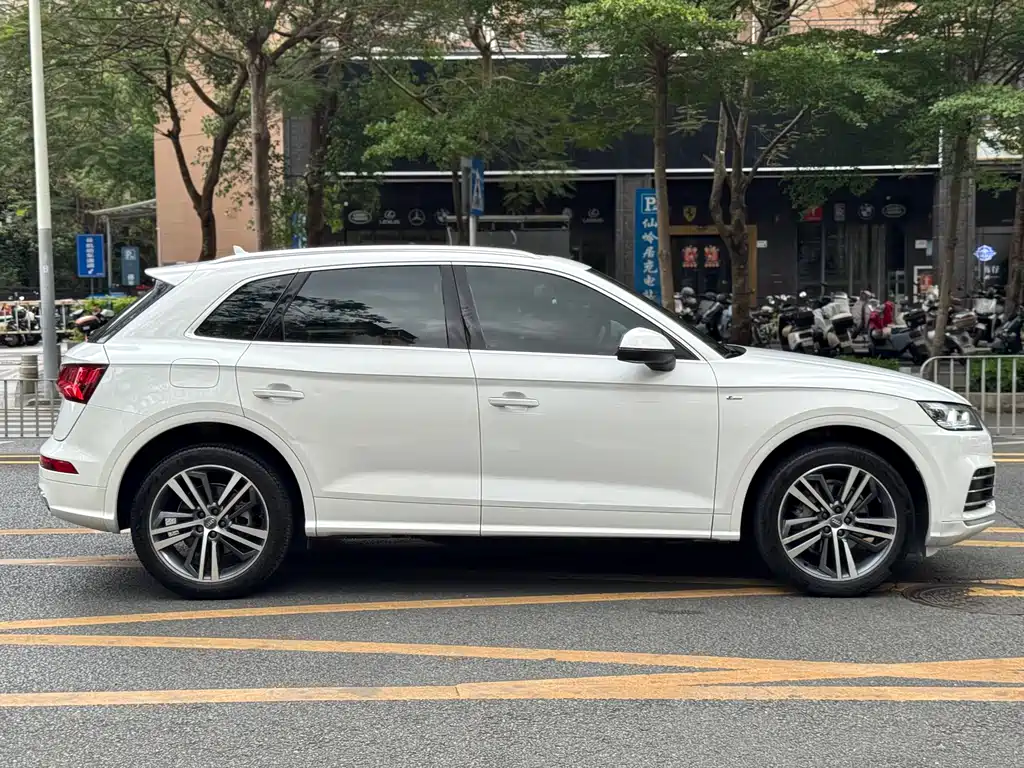 Audi Q5L 2020 facelift 40 TFSI enjoys fashionable style купить на сайте DeffCars