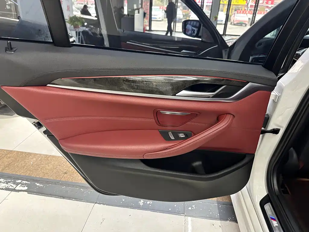 BMW 5 Series 2019 facelift 530Li leading M sports package купить на сайте DeffCars