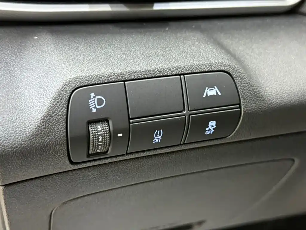 Elantra 2022 1.5L CVT LUX Premium Edition купить на сайте DeffCars