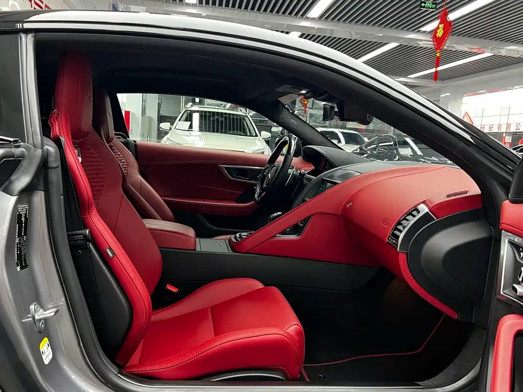 Jaguar F-TYPE 2023 P300 hardtop version R-DYNAMIC BLACK купить на сайте DeffCars