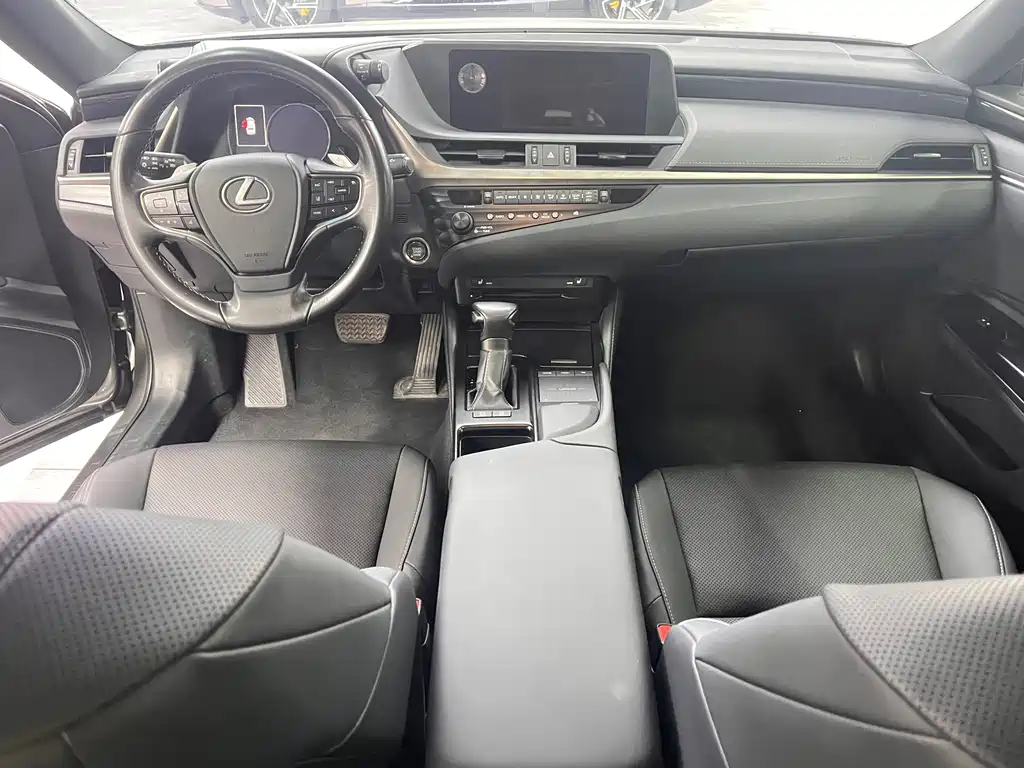 Lexus ES 2020 200 Excellence Edition купить на сайте DeffCars