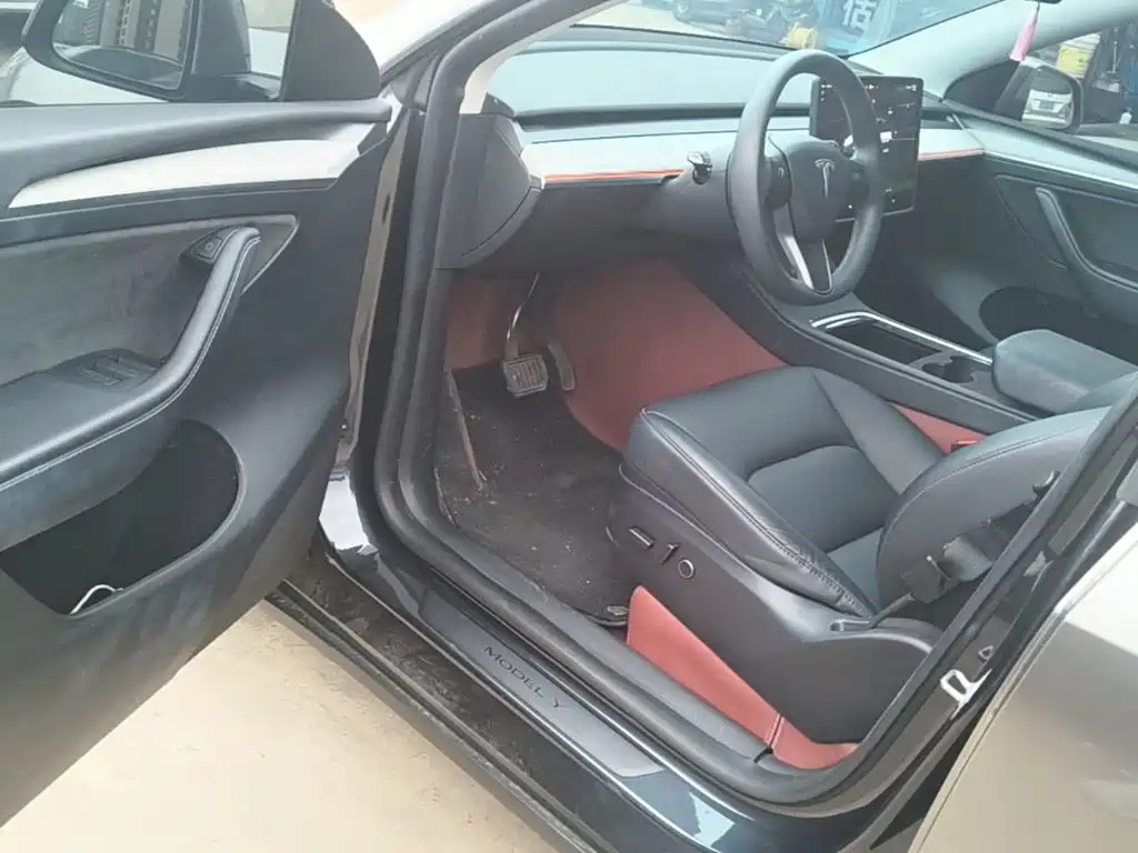 Model Y 2024 rear-wheel drive version купить на сайте DeffCars