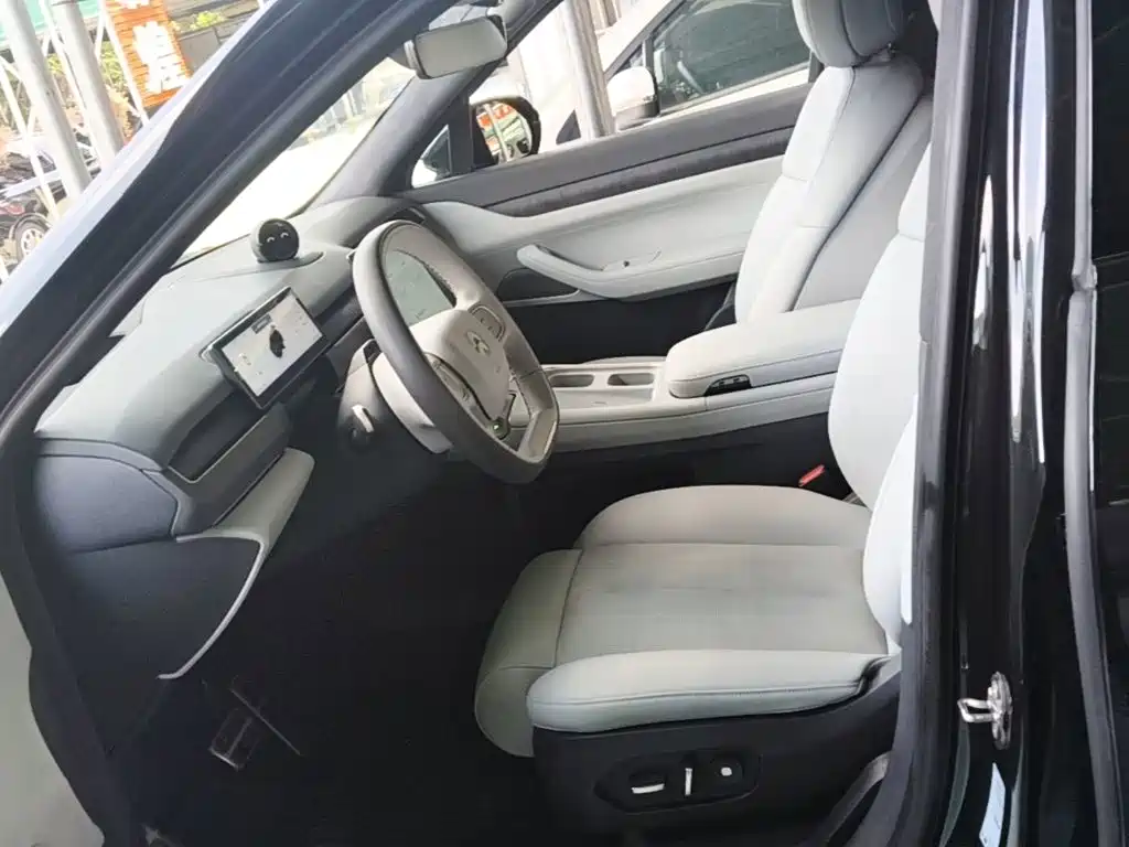NIO ES8 2023 75kWh Executive Edition купить на сайте DeffCars