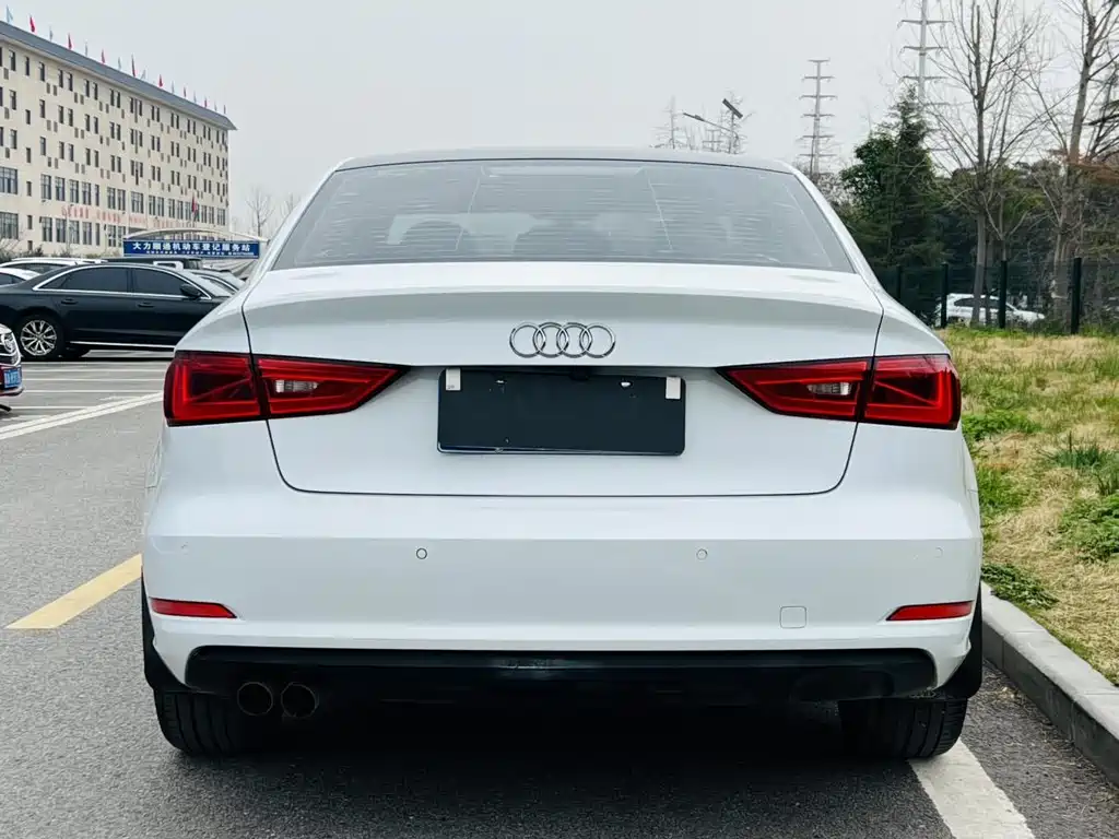 Audi A3 2016 Limousine 35 TFSI LinkedIn type купить на сайте DeffCars