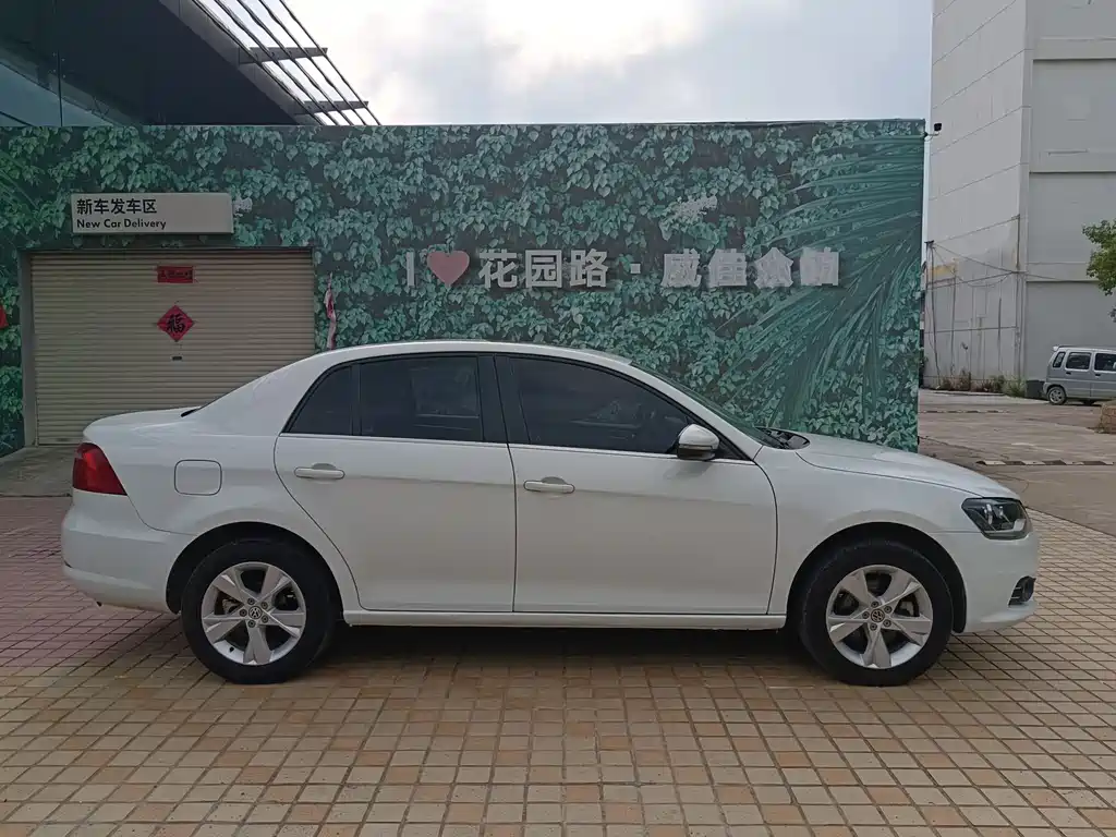 Bora 2014 1.6L Manual Comfort Edition купить на сайте DeffCars