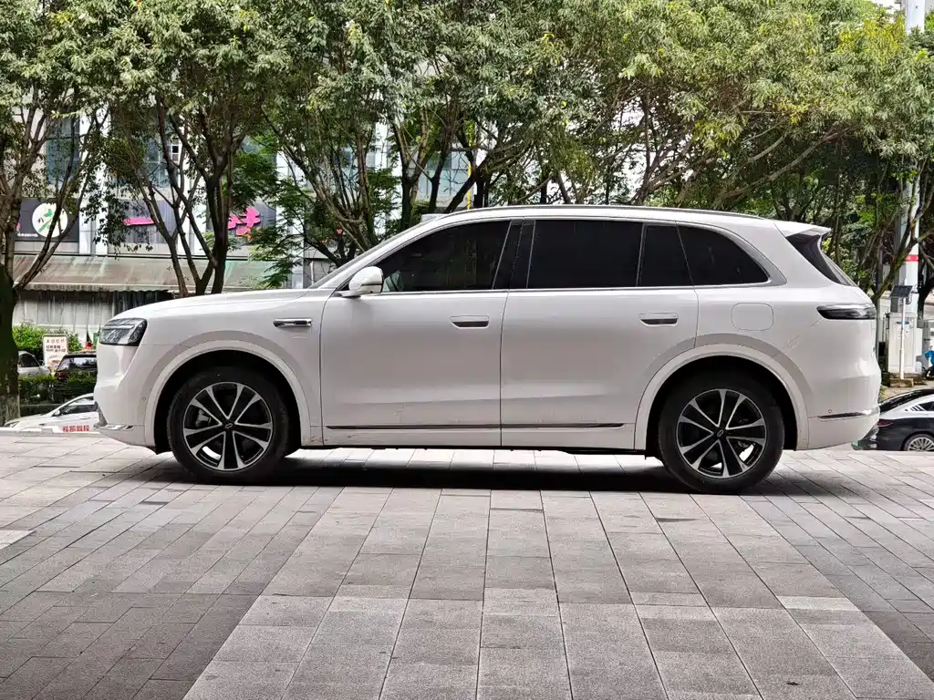 Wenjie M7 2026 extended range Max four-wheel drive version 5 seats (192-line lidar) купить на сайте DeffCars