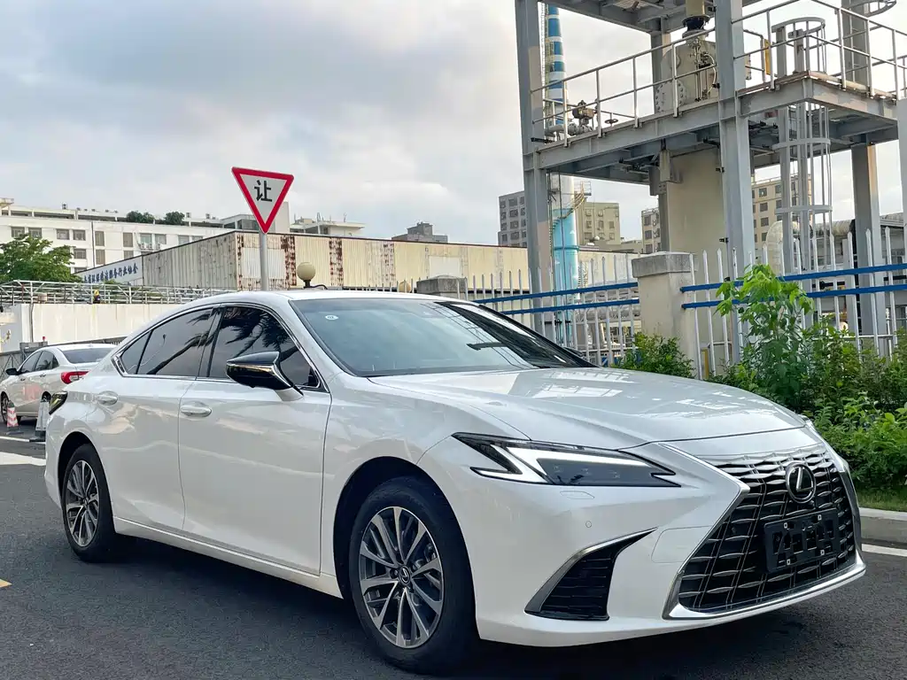 Lexus ES 2025 200 Premium Edition купить на сайте DeffCars