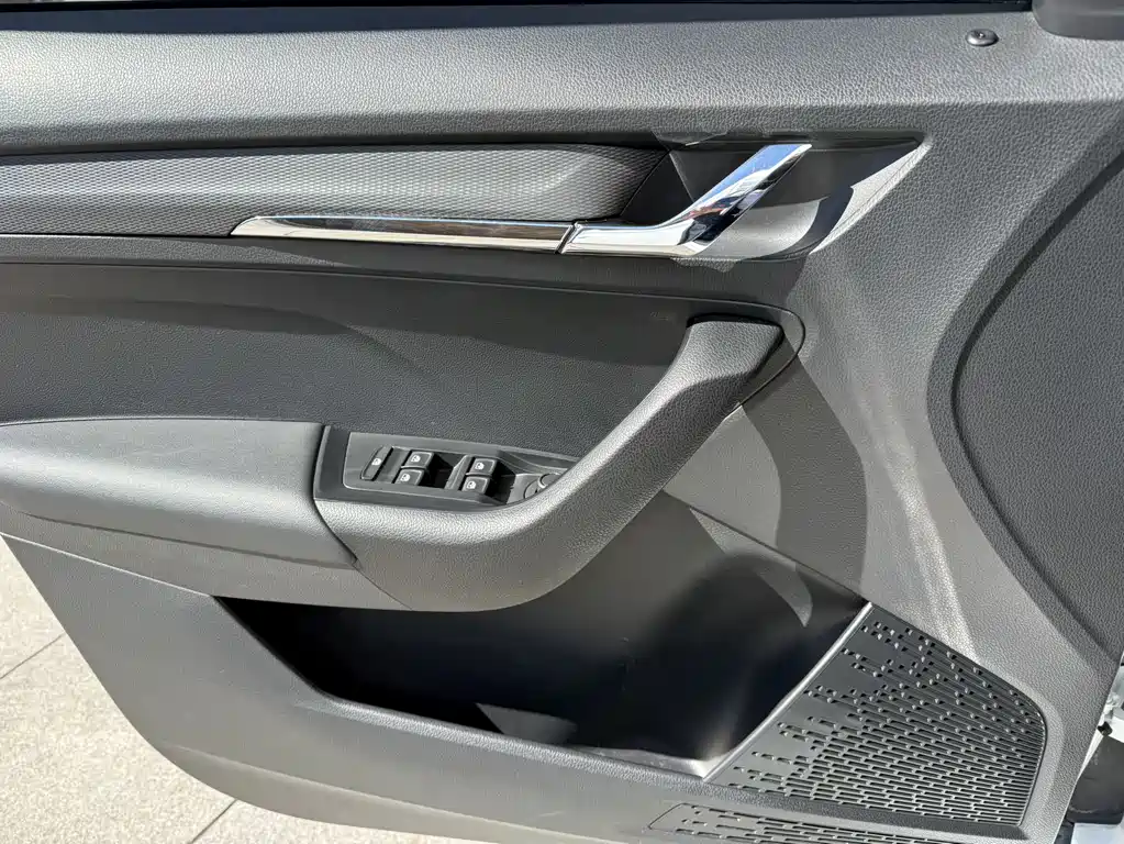 Komic 2023 facelift 1.5L automatic comfort version купить на сайте DeffCars