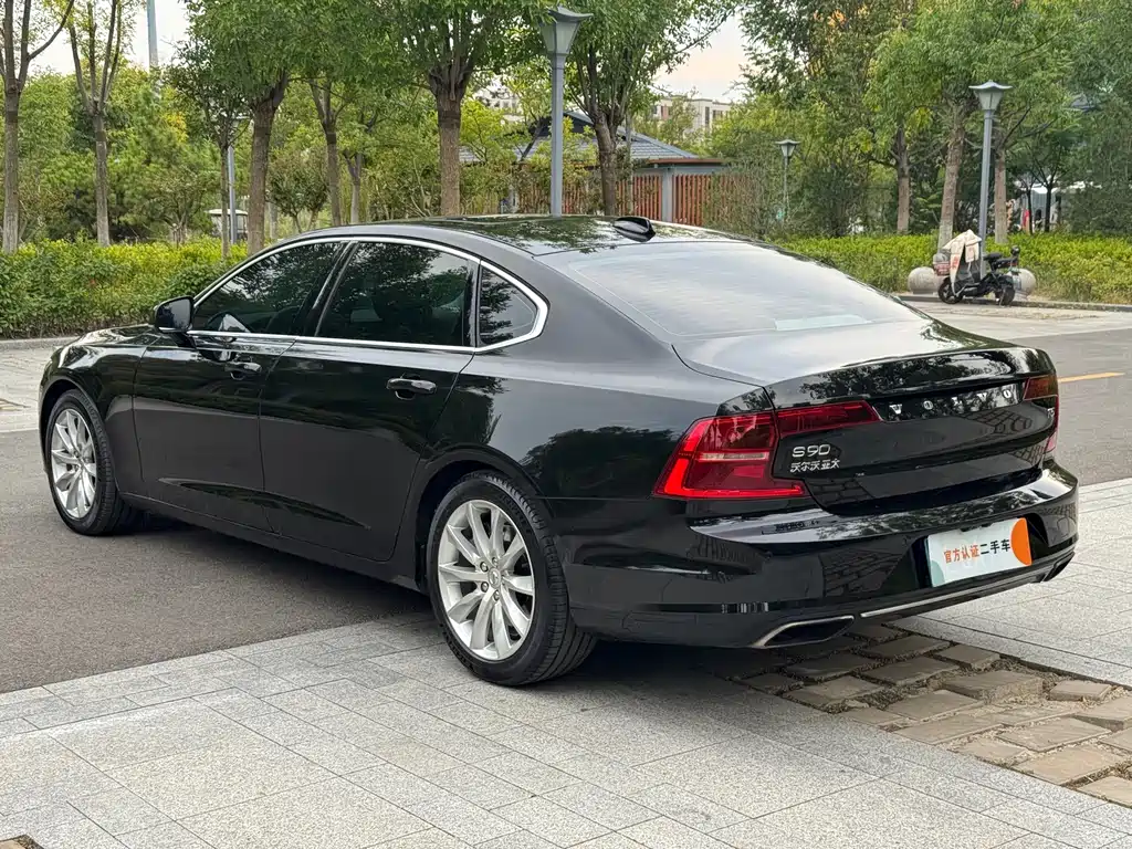 Volvo S90 2018 T5 Zhiyuan Edition купить на сайте DeffCars