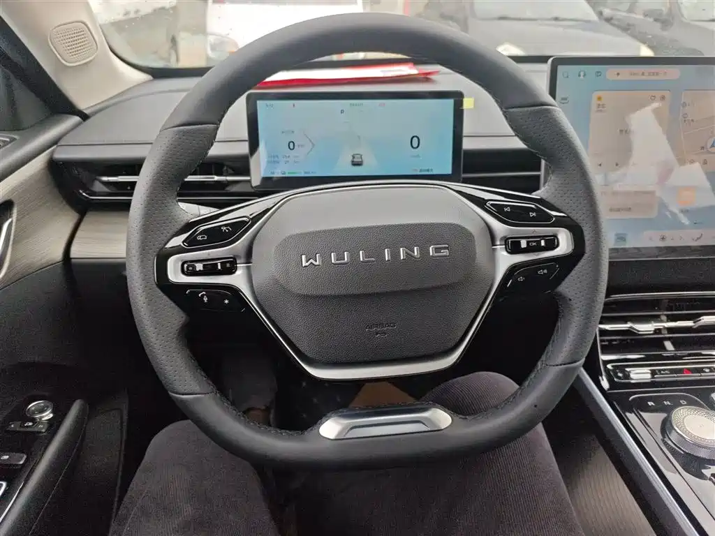 Wuling Starlight 2024 Co-creation Edition 510 Advanced Type купить на сайте DeffCars