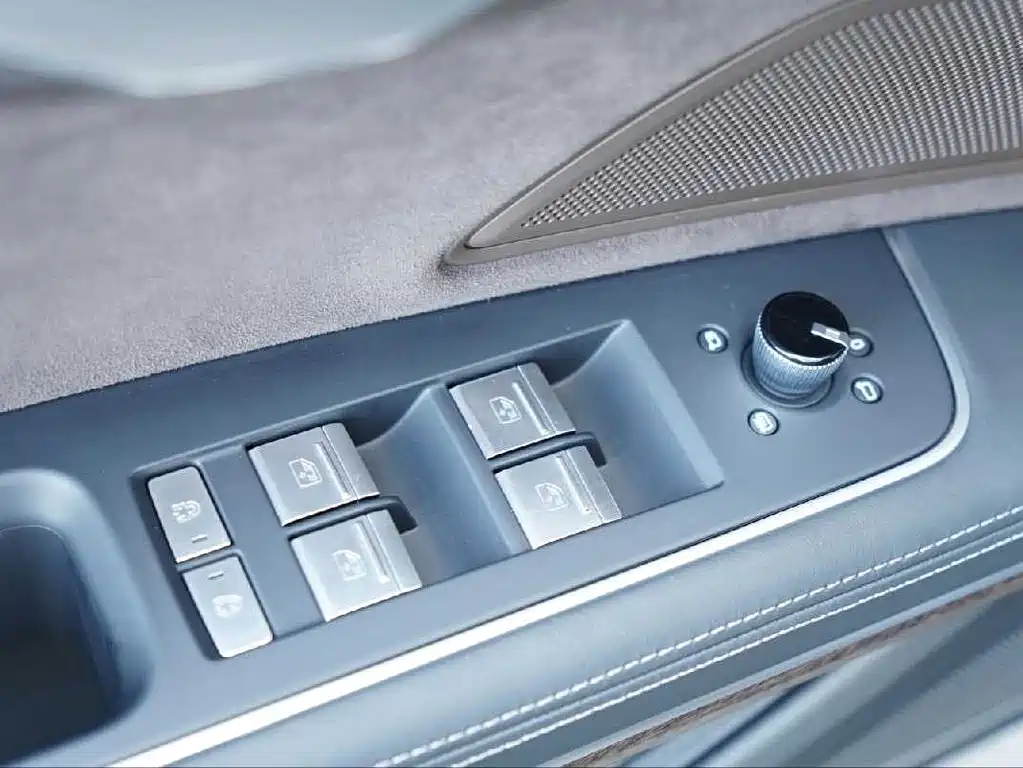 Audi A8 2024 A8L 55 TFSI quattro flagship model купить на сайте DeffCars