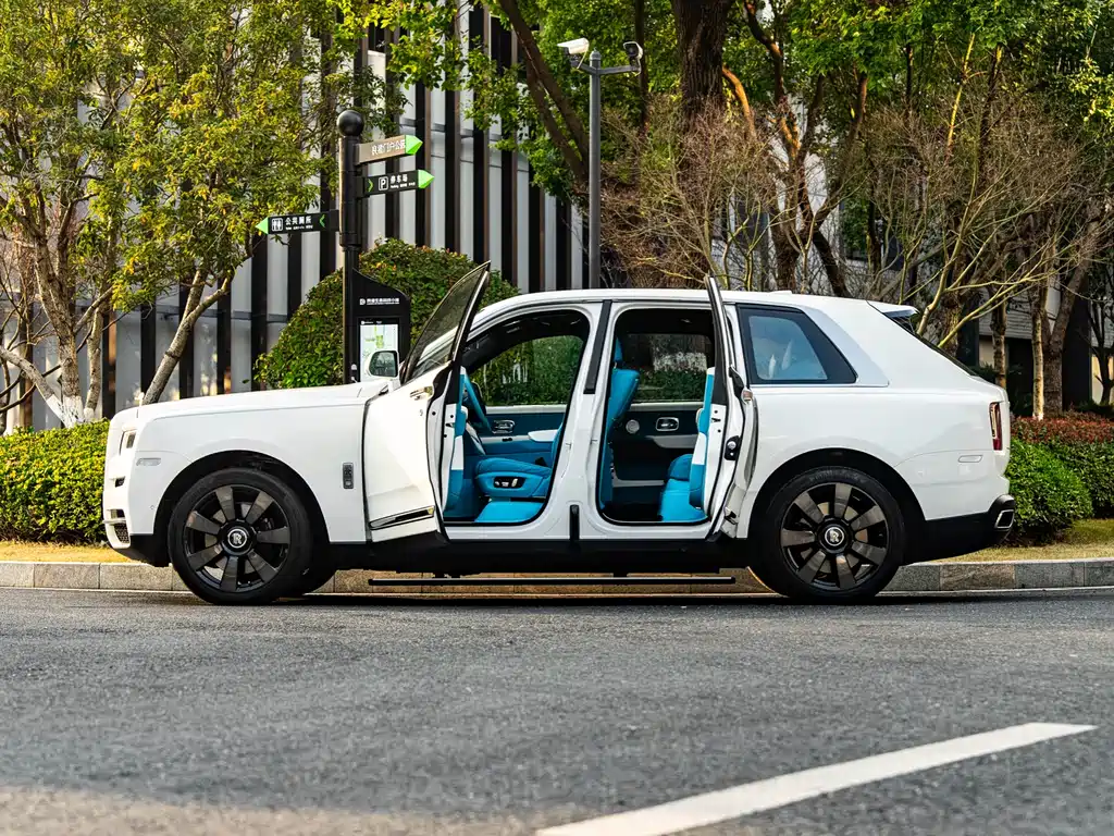 Cullinan 2018 five-seater version купить на сайте DeffCars