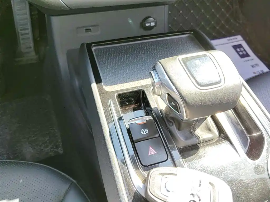 Hongqi E-QM5 2022 431km Charging Enjoyment Edition купить на сайте DeffCars