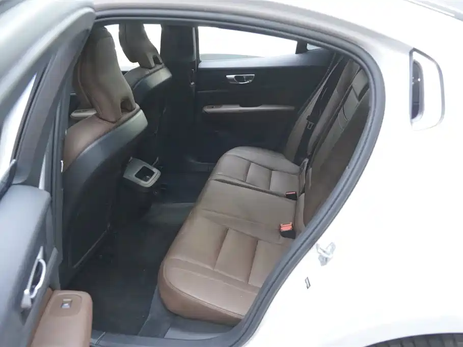 Volvo S60 2022 B4 Zhiyi Luxury Edition купить на сайте DeffCars