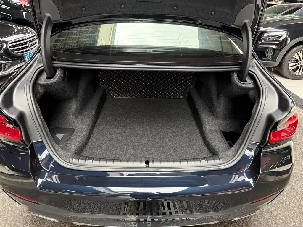 BMW 5 Series 2023 facelift 530Li leading M sports package купить на сайте DeffCars