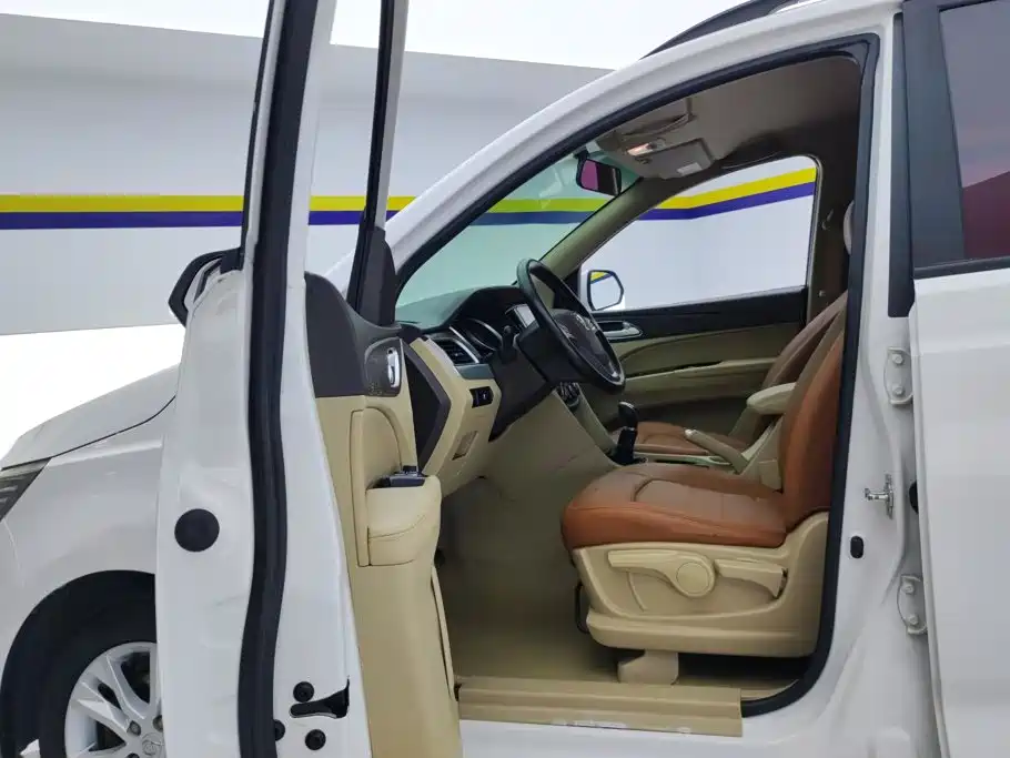 Baojun 730 2016 facelift 1.5L manual standard 7 seats National V купить на сайте DeffCars
