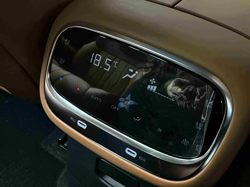 Trumpchi Yearning S9 2025 Qiankun UItra 6-seater купить на сайте DeffCars