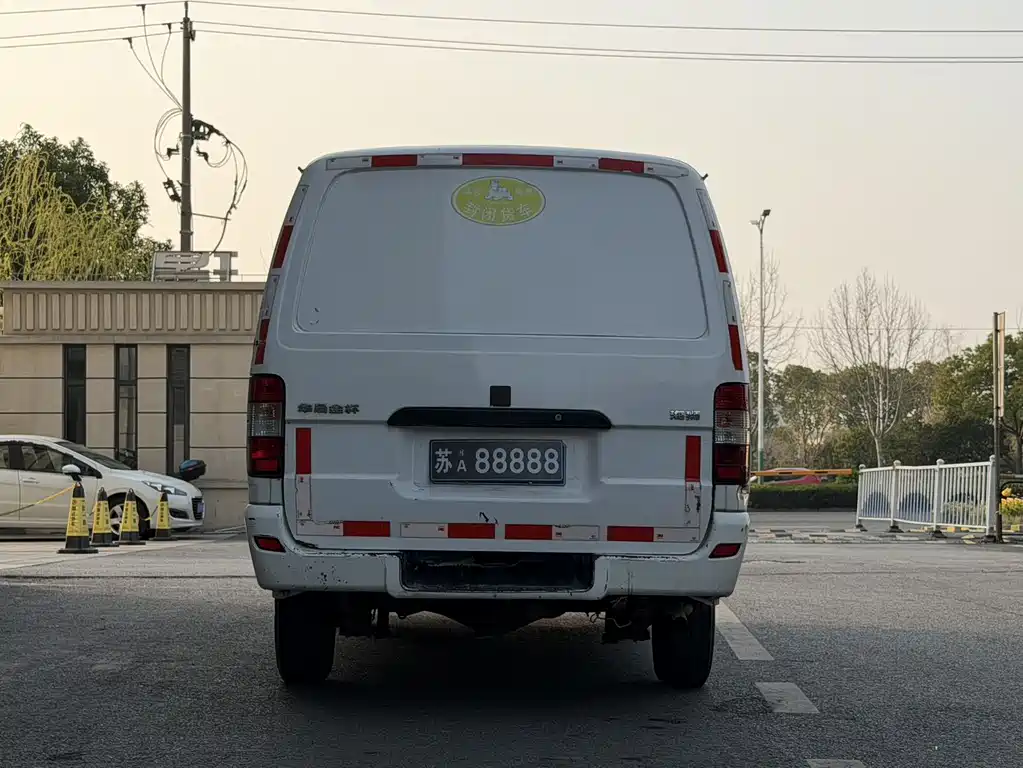 Jinbei Hiace 2018 2.0L fifth generation box cargo standard top 2 seats 4G21C купить на сайте DeffCars