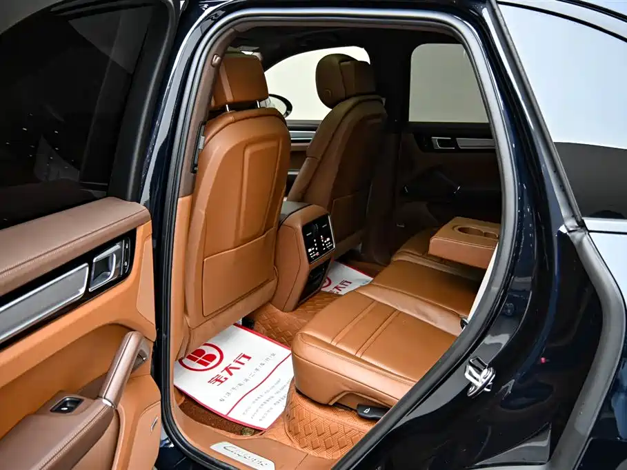 Cayenne New Energy 2023 Cayenne E-Hybrid 2.0T Platinum Edition купить на сайте DeffCars