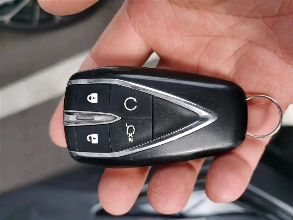 Changan UNI-V 2024 1.5T premium model купить на сайте DeffCars