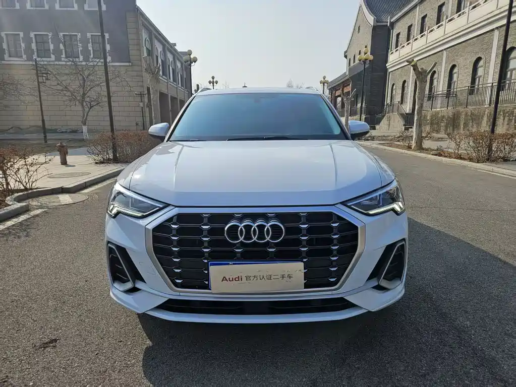 Audi Q3 2023 35 TFSI Fashionable and Dynamic (1.5T) купить на сайте DeffCars