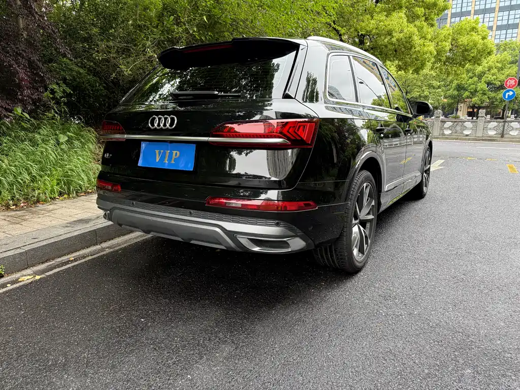 Audi Q7 2023 55 TFSI quattro S line sports купить на сайте DeffCars
