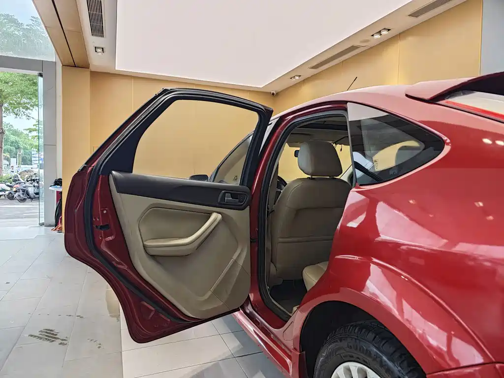 Focus 2013 hatchback classic 1.8L automatic fashion model купить на сайте DeffCars