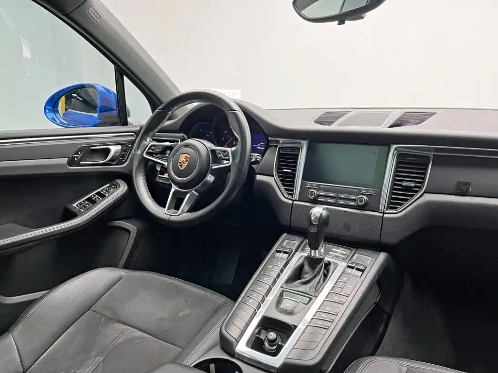 Macan 2017 Macan 2.0T купить на сайте DeffCars