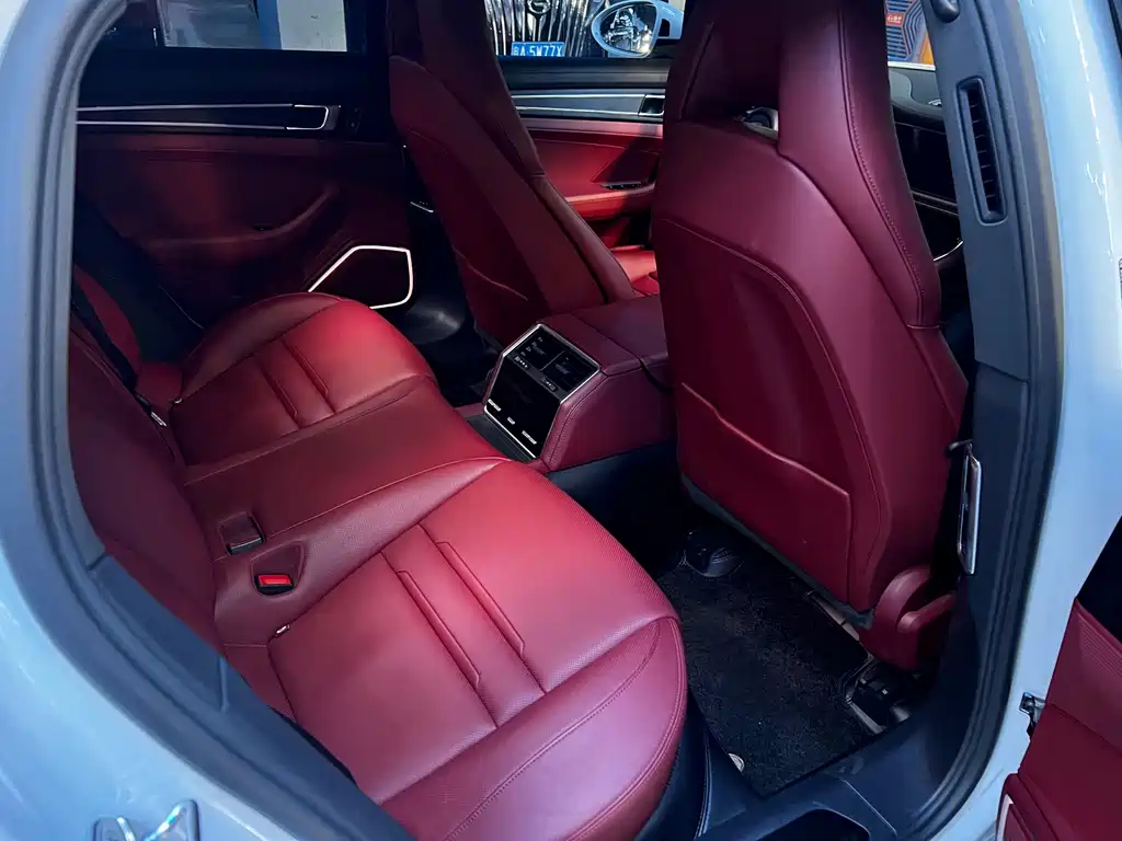 Panamera 2023 Panamera 2.9T Platinum Edition купить на сайте DeffCars