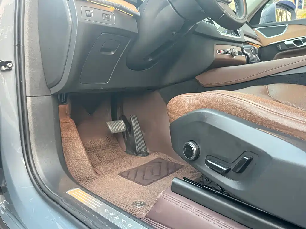 Volvo XC90 2020 T6 Zhiyi Luxury Edition 7 seats купить на сайте DeffCars