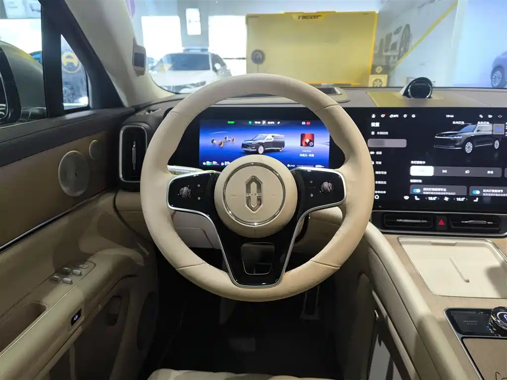Wenjie M9 2025 extended range Ultra version 52kWh 6-seater version 192-line lidar) купить на сайте DeffCars
