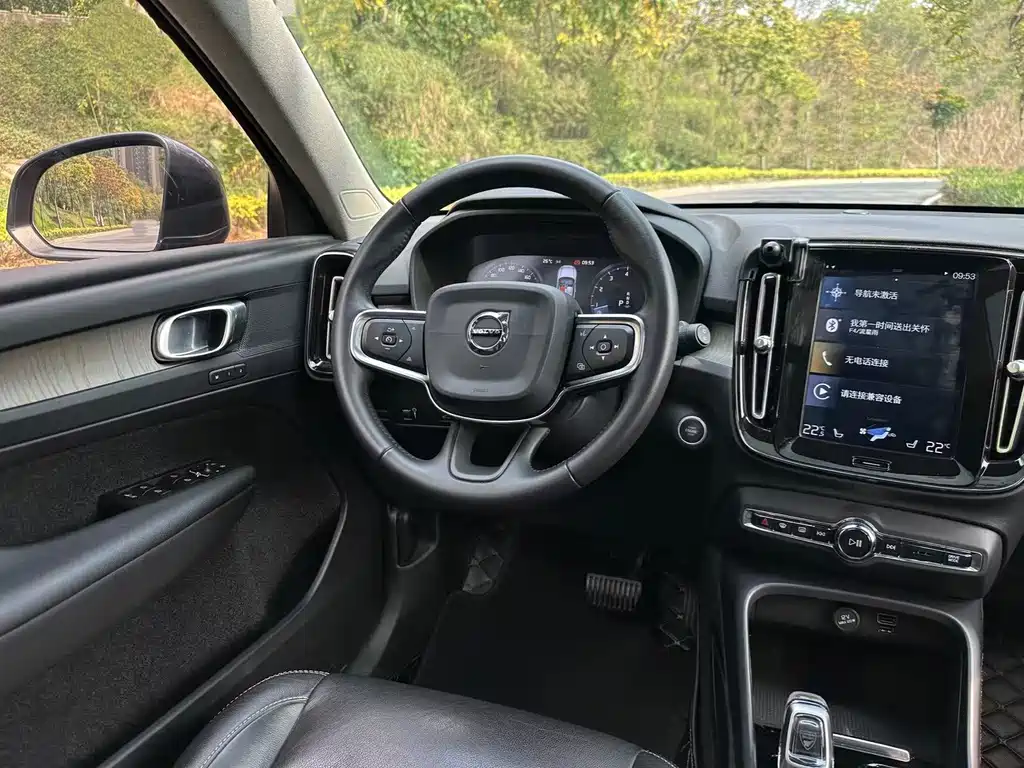 Volvo XC40 2021 T4 four-wheel drive Zhiyuan Deluxe Edition купить на сайте DeffCars