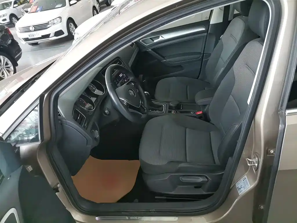 Golf 2019 1.6L automatic comfort model National V купить на сайте DeffCars